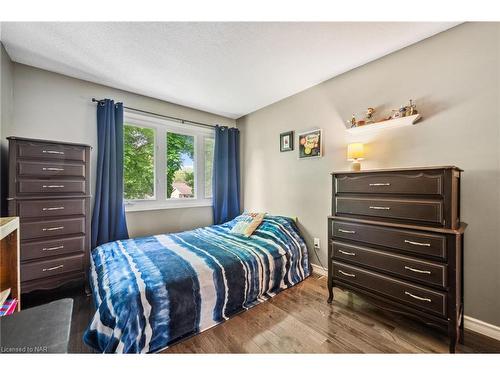 35 Fairington Crescent, St. Catharines, ON - Indoor Photo Showing Bedroom