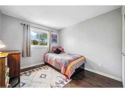 35 Fairington Crescent, St. Catharines, ON - Indoor Photo Showing Bedroom