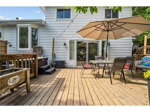 35 Fairington Crescent, St. Catharines, ON - Outdoor With Deck Patio Veranda With Exterior