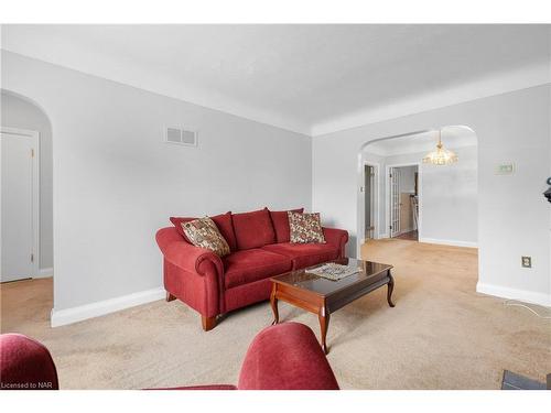 149 South Drive, St. Catharines, ON - Indoor Photo Showing Living Room