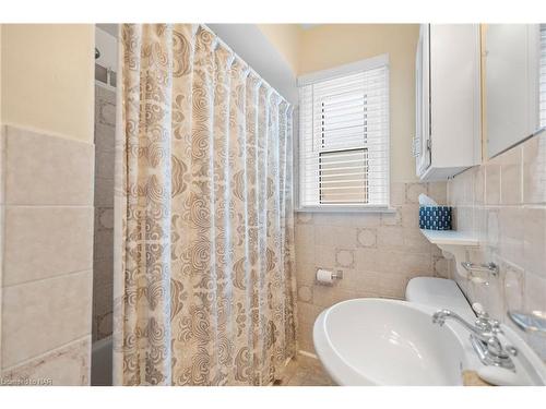 149 South Drive, St. Catharines, ON - Indoor Photo Showing Bathroom