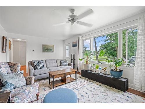 2950 Nigh Road, Ridgeway, ON - Indoor Photo Showing Living Room