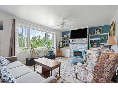 2950 Nigh Road, Ridgeway, ON - Indoor Photo Showing Living Room With Fireplace