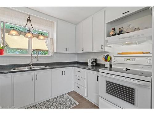 2950 Nigh Road, Ridgeway, ON - Indoor Photo Showing Kitchen With Double Sink