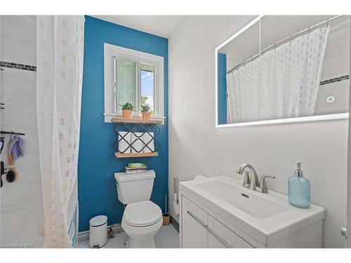 2950 Nigh Road, Ridgeway, ON - Indoor Photo Showing Bathroom