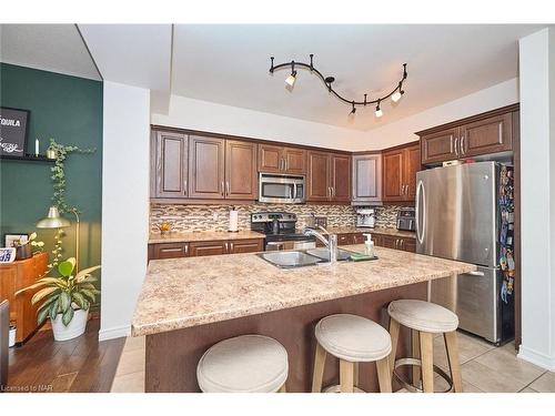 57 Videl Crescent N, St. Catharines, ON - Indoor Photo Showing Kitchen With Double Sink