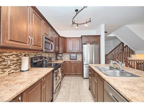 57 Videl Crescent N, St. Catharines, ON - Indoor Photo Showing Kitchen With Double Sink