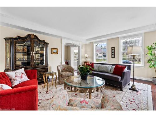 1-175 Queen Street, Niagara-On-The-Lake, ON - Indoor Photo Showing Living Room