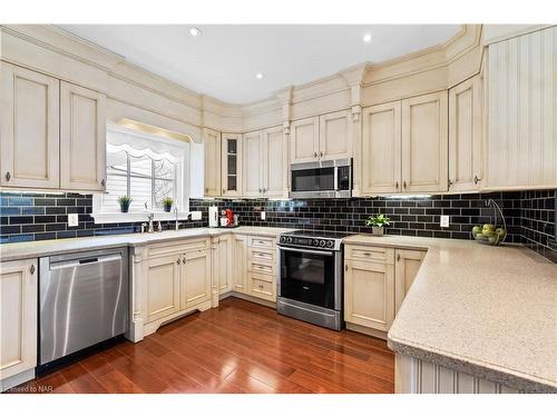 1-175 Queen Street, Niagara-On-The-Lake, ON - Indoor Photo Showing Kitchen With Upgraded Kitchen