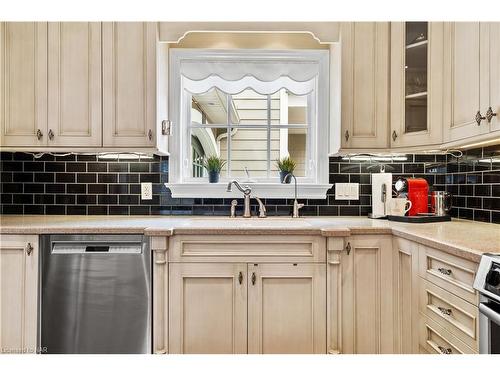 1-175 Queen Street, Niagara-On-The-Lake, ON - Indoor Photo Showing Kitchen