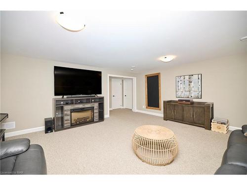 264 Clare Avenue, Welland, ON - Indoor Photo Showing Living Room