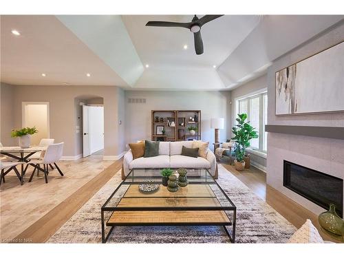 464 Old Course Trail, Welland, ON - Indoor Photo Showing Living Room With Fireplace