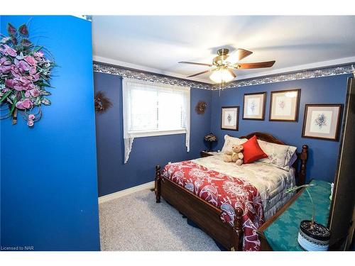 357 Aqueduct Street, Welland, ON - Indoor Photo Showing Bedroom