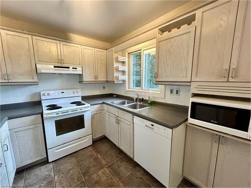 26 Remigio Court, Thorold, ON - Indoor Photo Showing Bedroom