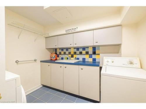 26 Remigio Court, Thorold, ON - Indoor Photo Showing Laundry Room