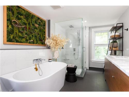 1375 Pelham Street, Fonthill, ON - Indoor Photo Showing Bathroom