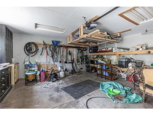 1375 Pelham Street, Fonthill, ON - Indoor Photo Showing Garage
