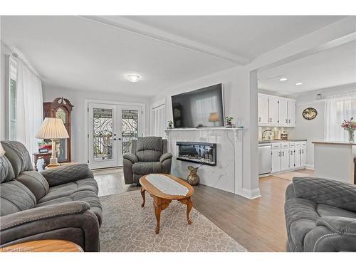 45 Ivy Avenue, St. Catharines, ON - Indoor Photo Showing Living Room With Fireplace