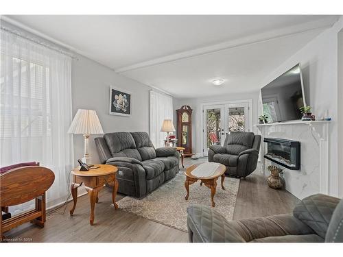 45 Ivy Avenue, St. Catharines, ON - Indoor Photo Showing Living Room With Fireplace