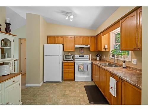 3534 Dominion Road, Ridgeway, ON - Indoor Photo Showing Kitchen With Double Sink