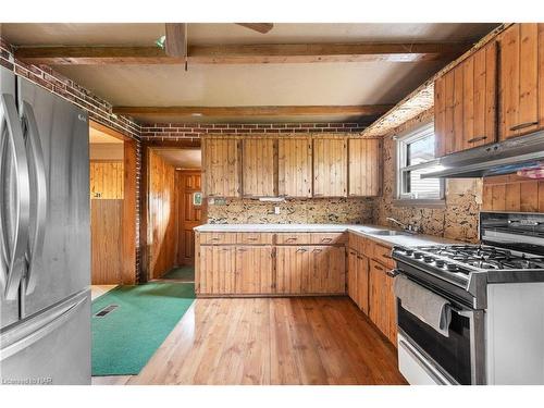 465 Lyons Creek Road, Welland, ON - Indoor Photo Showing Kitchen