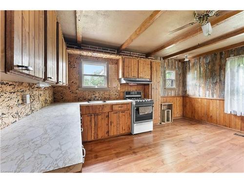 465 Lyons Creek Road, Welland, ON - Indoor Photo Showing Kitchen