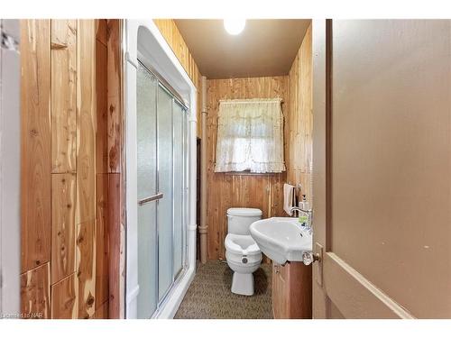 465 Lyons Creek Road, Welland, ON - Indoor Photo Showing Bathroom