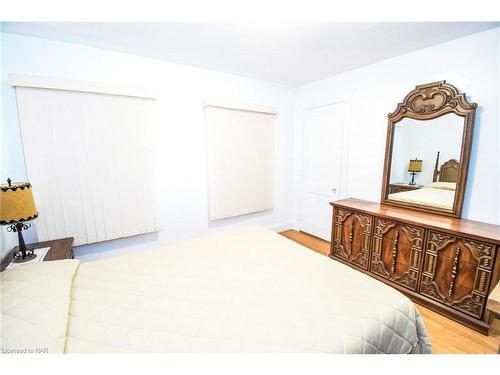 221 Lincoln Street, Welland, ON - Indoor Photo Showing Bedroom