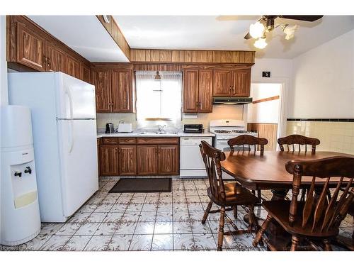 221 Lincoln Street, Welland, ON - Indoor Photo Showing Kitchen