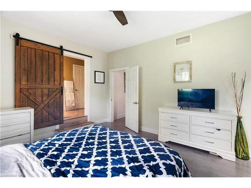 3393 Grove Avenue, Ridgeway, ON - Indoor Photo Showing Bedroom