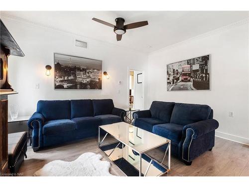 3393 Grove Avenue, Ridgeway, ON - Indoor Photo Showing Living Room