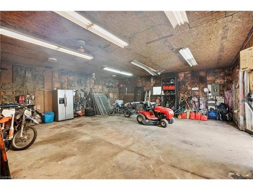 3393 Grove Avenue, Ridgeway, ON - Indoor Photo Showing Garage