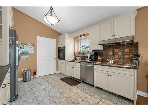 394 St George Street, Welland, ON - Indoor Photo Showing Kitchen