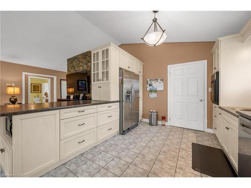 394 St George Street, Welland, ON - Indoor Photo Showing Kitchen