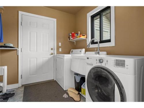 394 St George Street, Welland, ON - Indoor Photo Showing Laundry Room