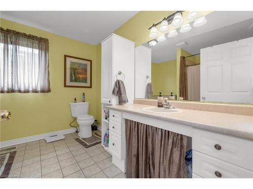 394 St George Street, Welland, ON - Indoor Photo Showing Bathroom