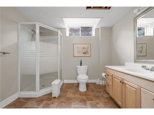 394 St George Street, Welland, ON - Indoor Photo Showing Bathroom