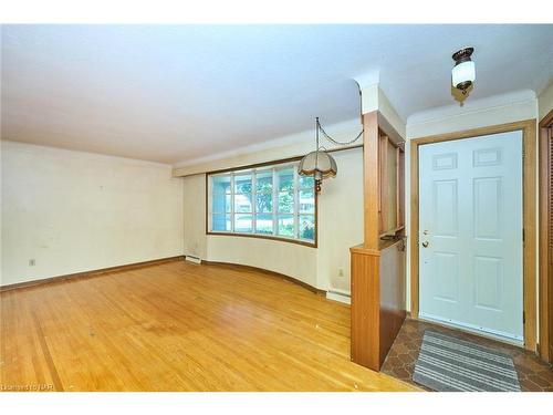 10 Croydon Drive, St. Catharines, ON - Indoor Photo Showing Other Room