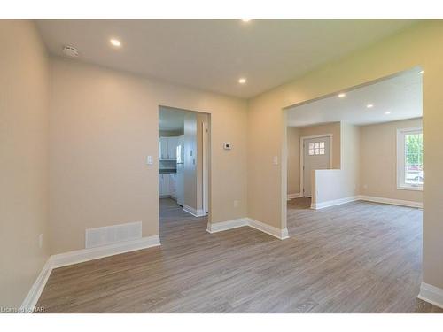 13A Elmwood Avenue, St. Catharines, ON - Indoor Photo Showing Other Room