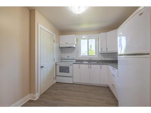 13A Elmwood Avenue, St. Catharines, ON - Indoor Photo Showing Kitchen With Double Sink