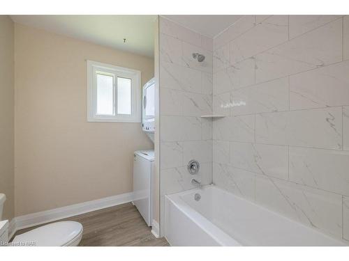 13A Elmwood Avenue, St. Catharines, ON - Indoor Photo Showing Bathroom