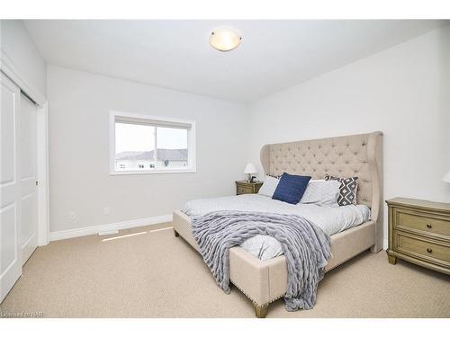 883 Burwell Street, Fort Erie, ON - Indoor Photo Showing Bedroom