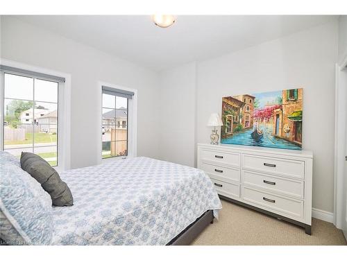 883 Burwell Street, Fort Erie, ON - Indoor Photo Showing Bedroom