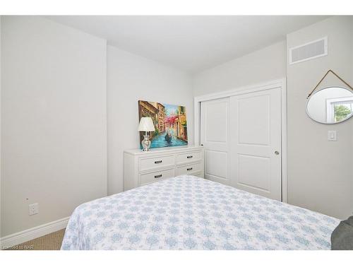 883 Burwell Street, Fort Erie, ON - Indoor Photo Showing Bedroom