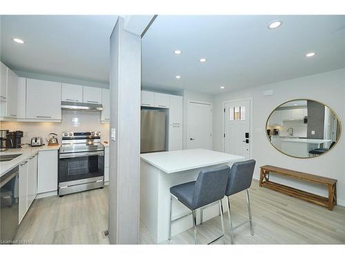 4353 Second Avenue, Niagara Falls, ON - Indoor Photo Showing Kitchen