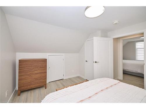 4353 Second Avenue, Niagara Falls, ON - Indoor Photo Showing Bedroom