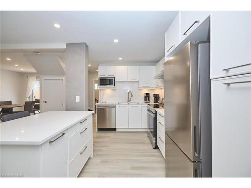 4353 Second Avenue, Niagara Falls, ON - Indoor Photo Showing Kitchen With Stainless Steel Kitchen With Upgraded Kitchen