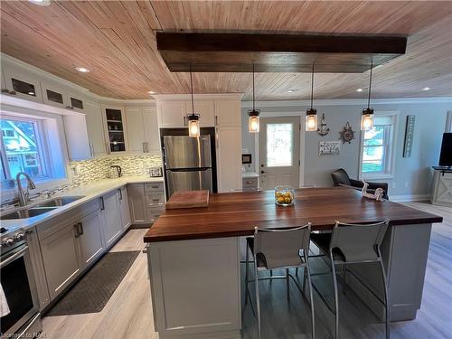 11168 Churchill Avenue, Wainfleet, ON - Indoor Photo Showing Kitchen With Double Sink With Upgraded Kitchen