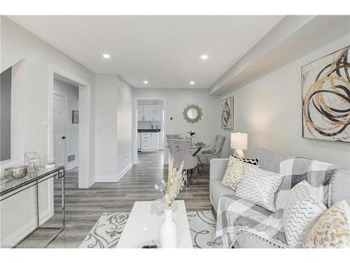 125 Dunlop Court, Brampton, ON - Indoor Photo Showing Living Room