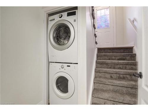 125 Dunlop Court, Brampton, ON - Indoor Photo Showing Laundry Room